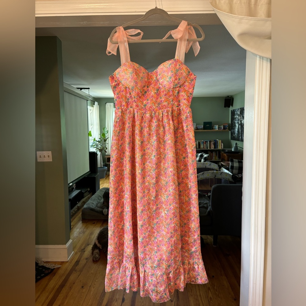 Beautiful dress perfect for any wedding or event-worn once!